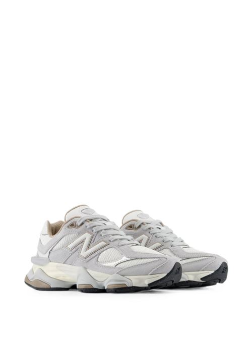 Sneakers unisex New Balance 9060 grigio e beige in suede e mesh NEW BALANCE | U906011M